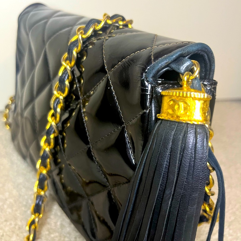 🖤🖤VINTAGE CHANEL🖤🖤 Beautiful Crossbody Torn Strap
